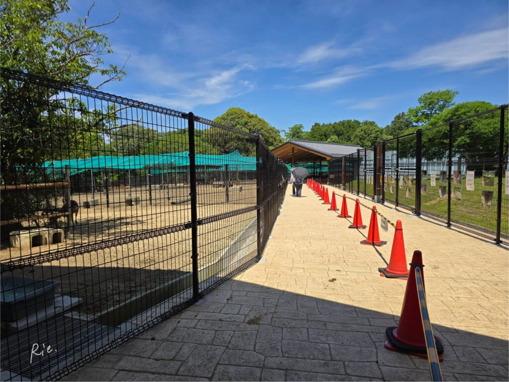 鹿苑の施設内通路