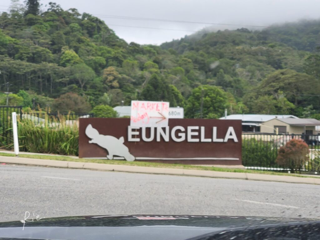 ユンゲラの町の看板