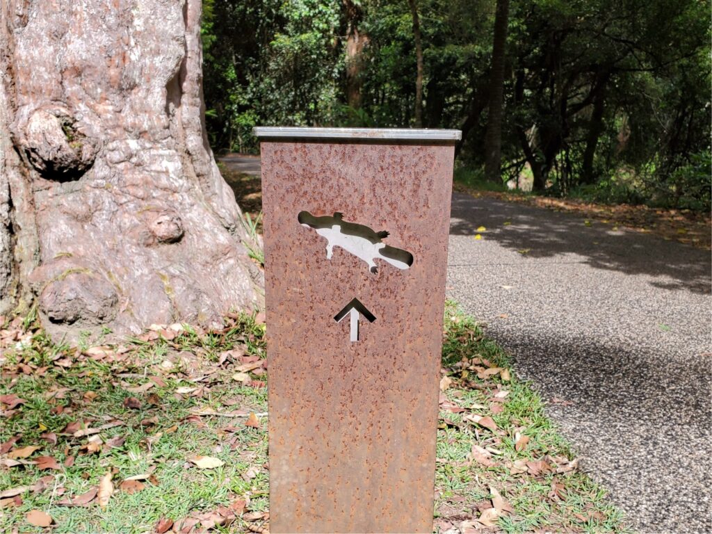 カモノハシはこちらの案内表示