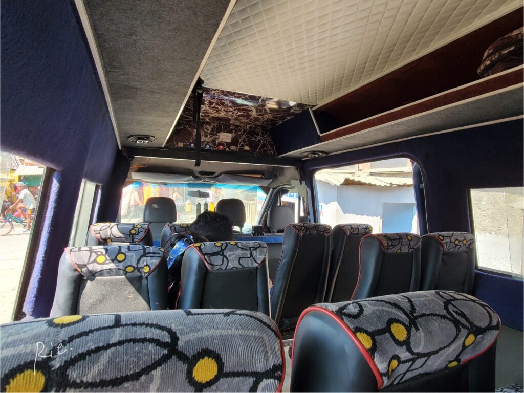 バスの車内