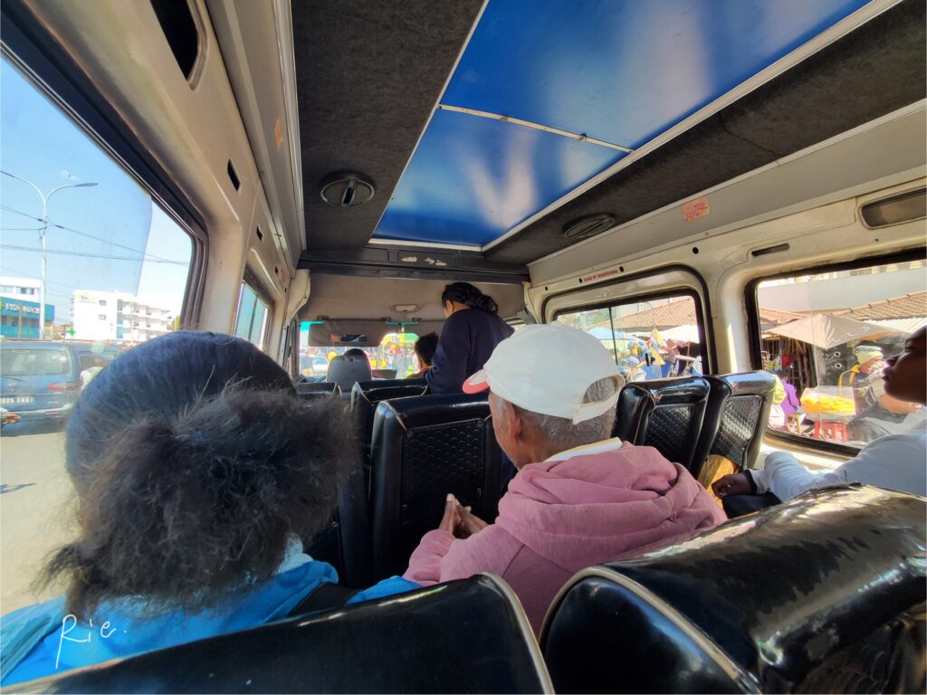 バスの車内
