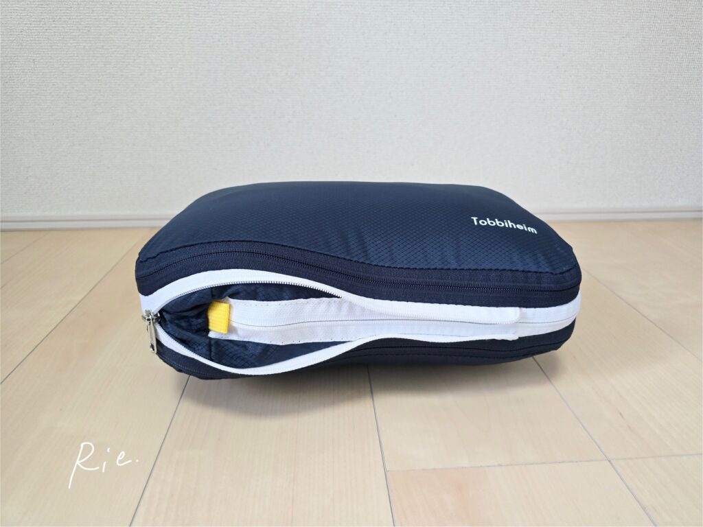 ファスナーで圧縮しているポーチ