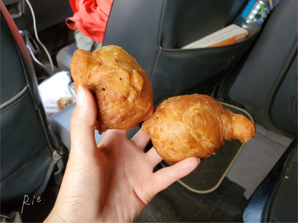 露店で購入した揚げパン