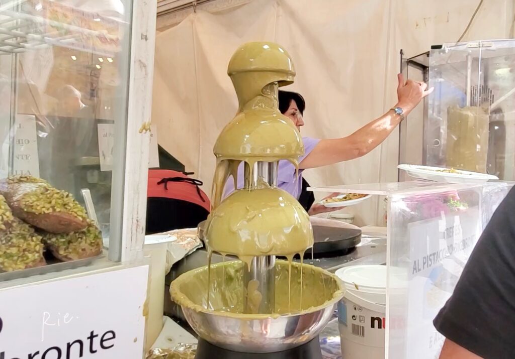 ピスタチオのチョコレートファウンテン