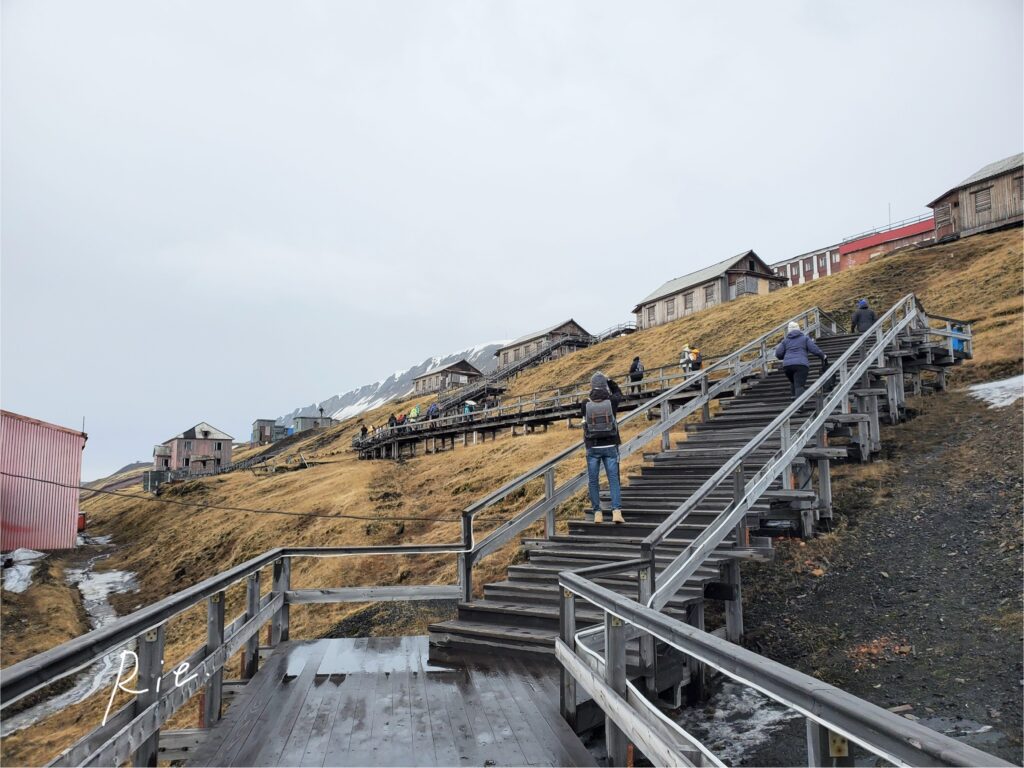 港から街へと続く階段①