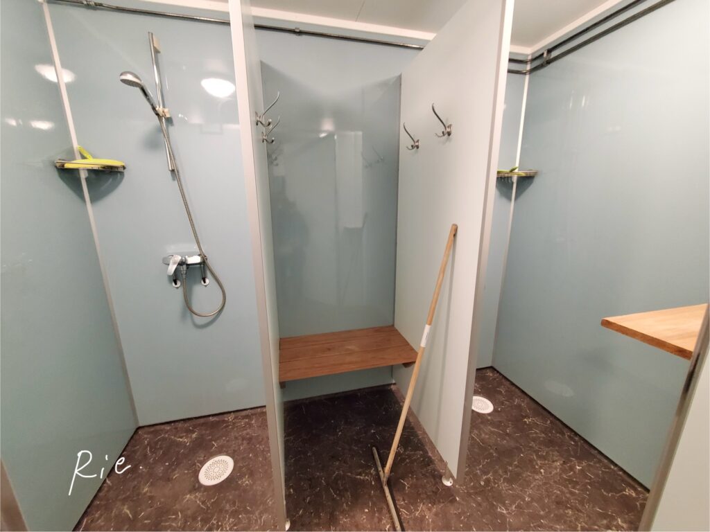 シャワー室