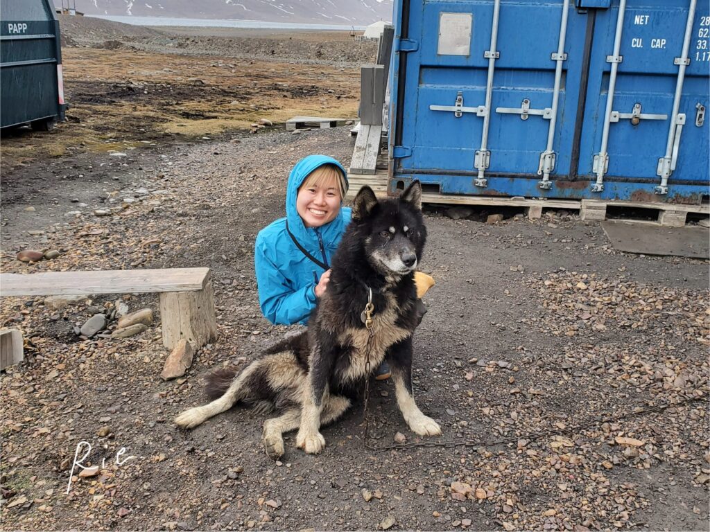 ワンちゃんとふれあっている様子②