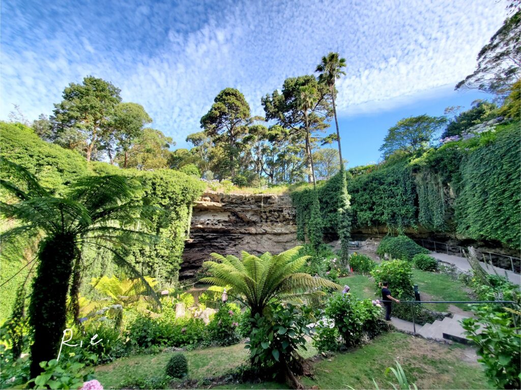 アンファーストン・シンクホール