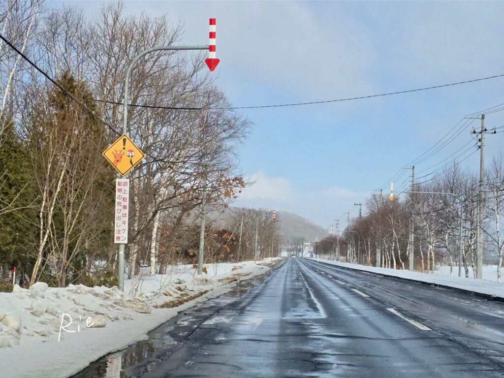 タンチョウと鹿の注意看板②