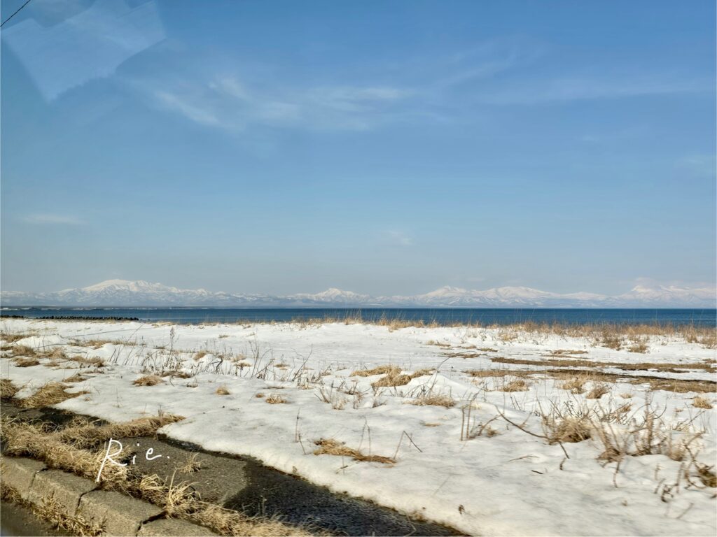 野付半島から見える知床の山々