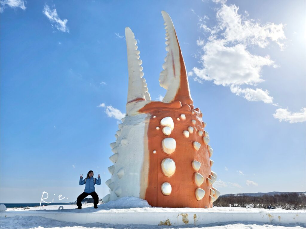 カニの爪オブジェで記念撮影