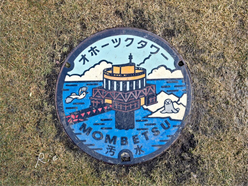 オホーツクタワー模様のマンホール