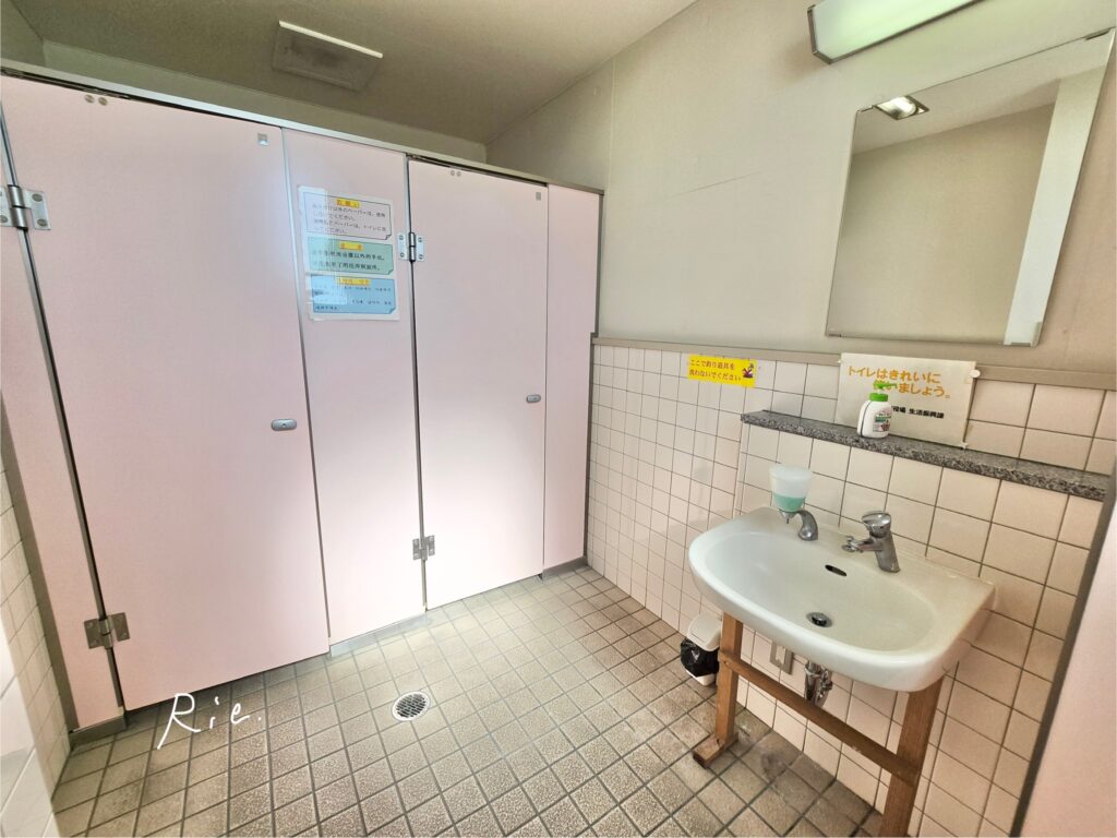 待合所内にある女子トイレ